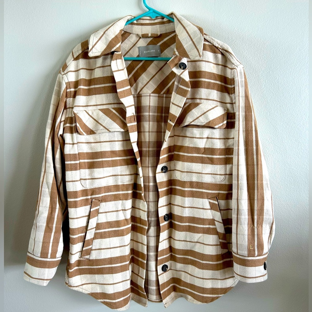 Everlane women’s size M oversized shirt jacket in camel plaid